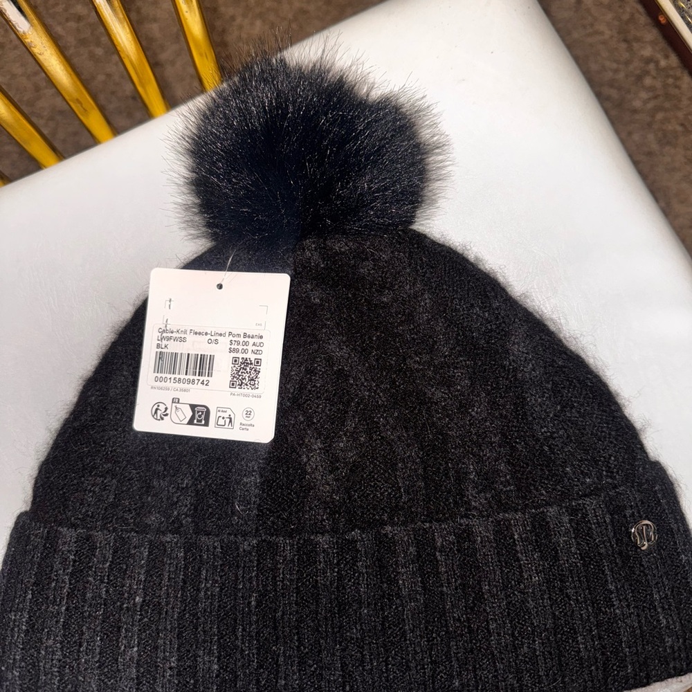 Women's Alpaca Wool-Blend Cable-Knit Pom Beanie